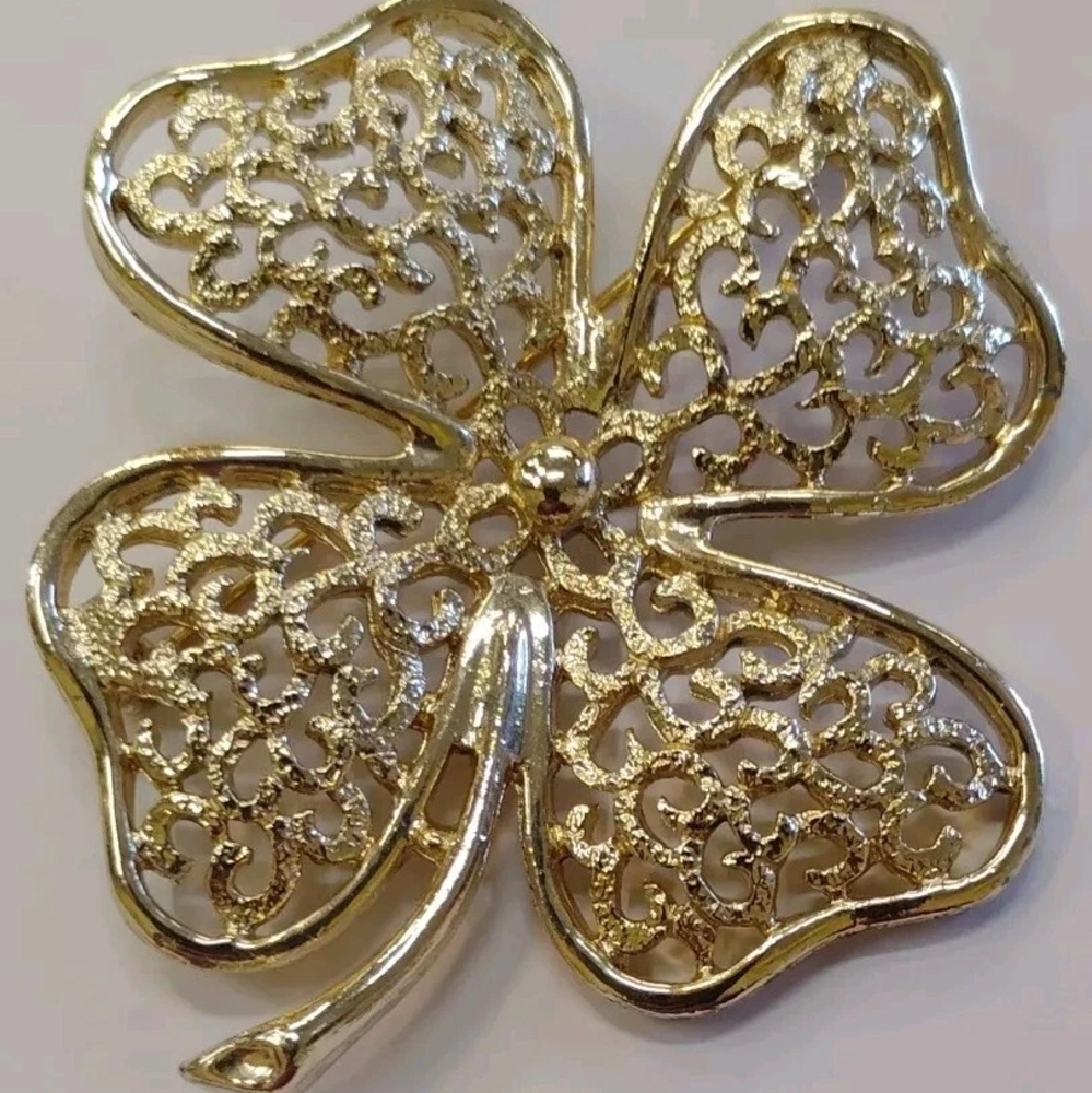 Vintage Sara Coventry Four Leaf Clover Brooch Filigree Pin Gold Tone 1972